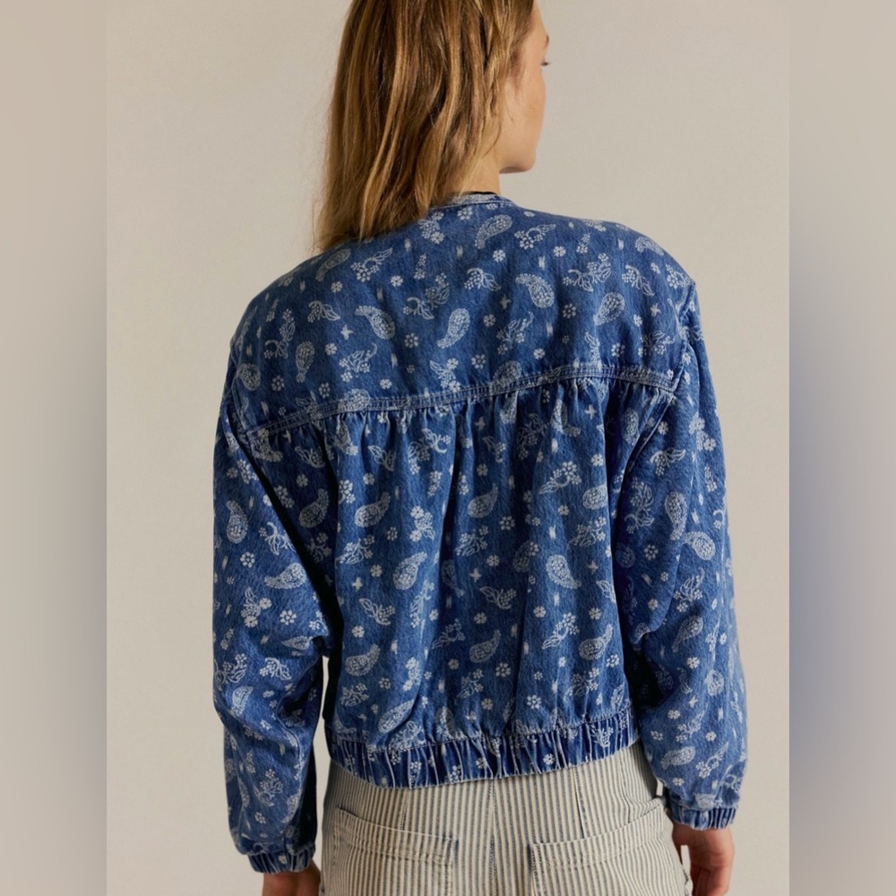 We The Free Layla Printed Denim Jacket Blue Fog Size Large EUC Final Price Drop! - Picture 2 of 6